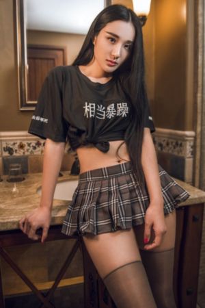 光影下的少女
