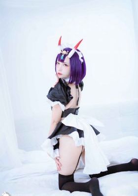美女扒开腿露内裤免费看