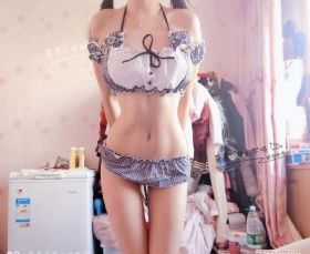 黑色丝绒裙子露背